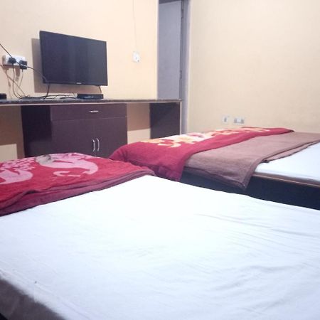 Yash Guest House 01 Minute Walk In Nizamuddin Railway Station New Delhi Eksteriør billede
