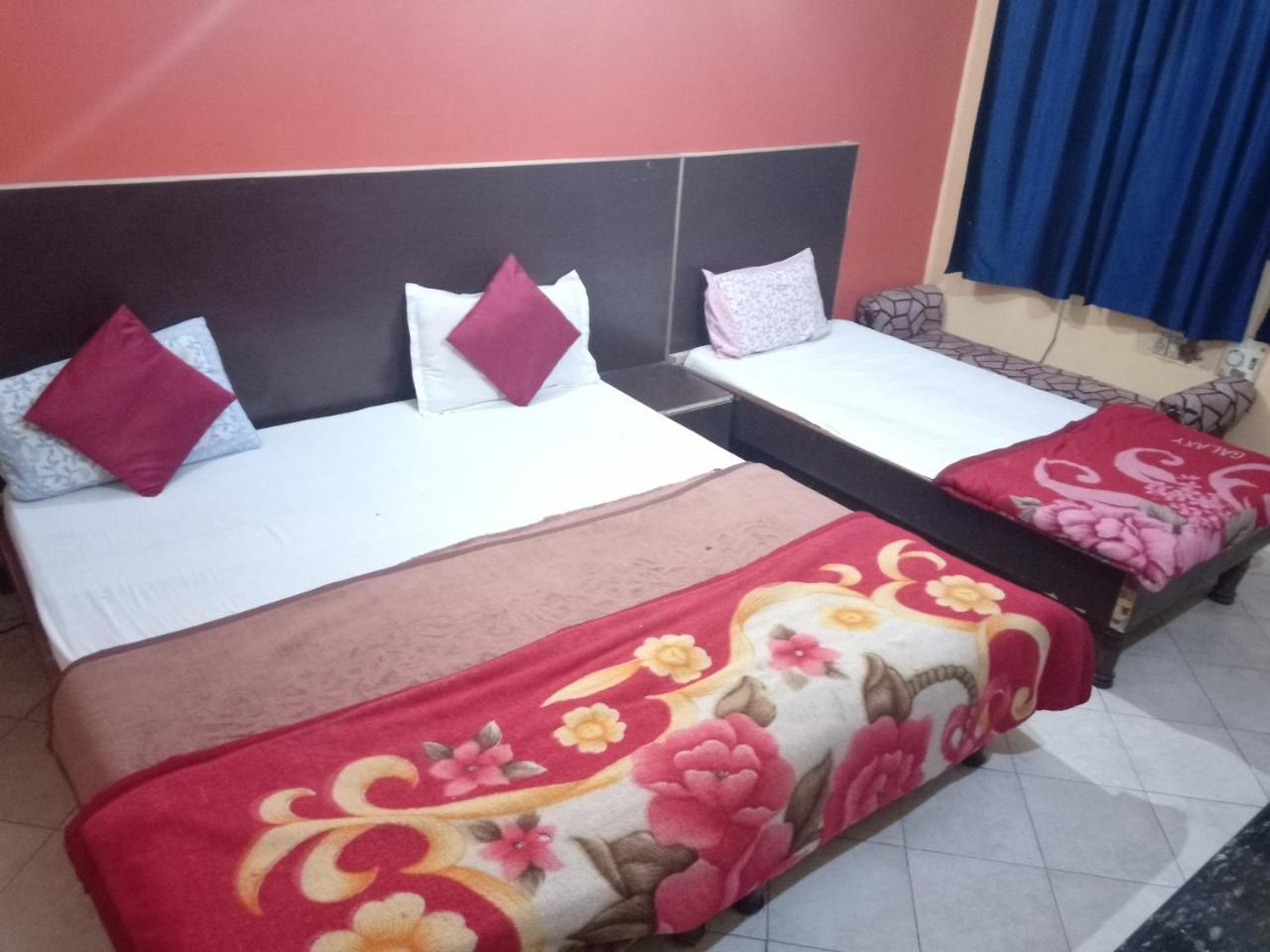 Yash Guest House 01 Minute Walk In Nizamuddin Railway Station New Delhi Eksteriør billede