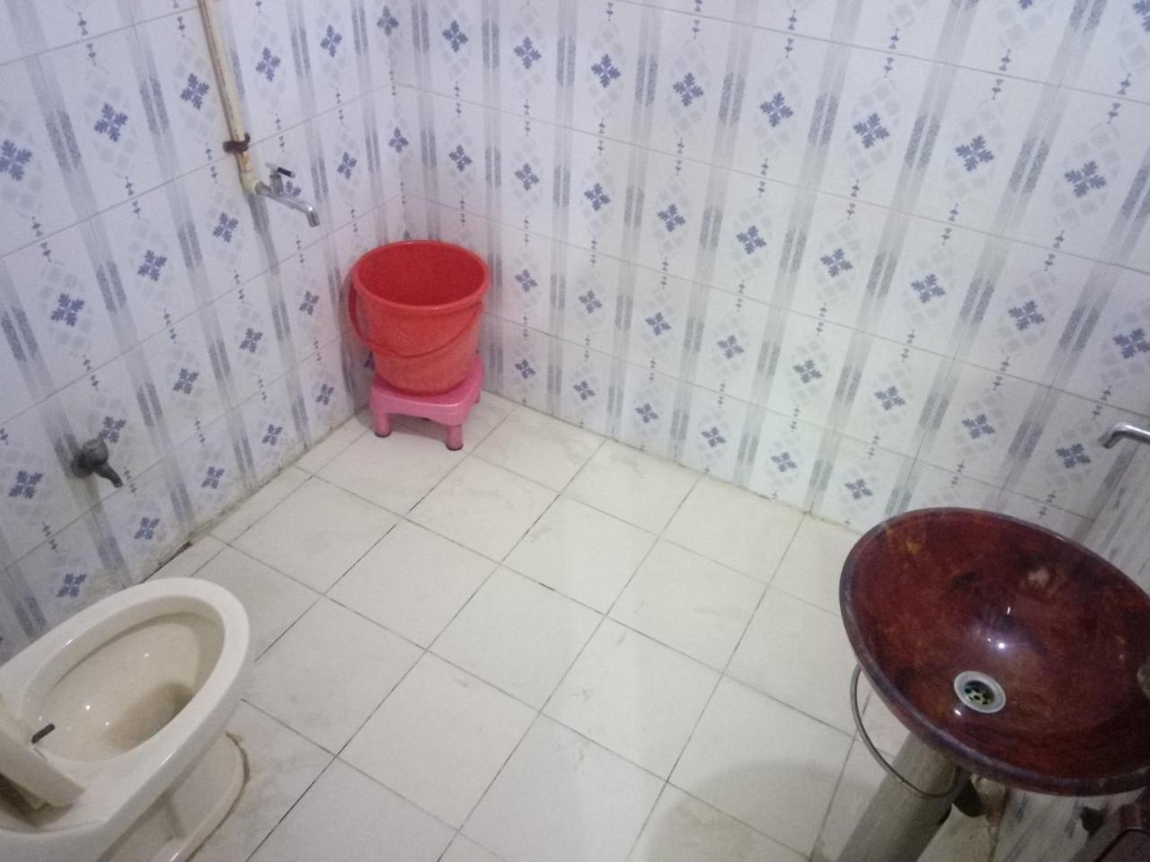 Yash Guest House 01 Minute Walk In Nizamuddin Railway Station New Delhi Eksteriør billede