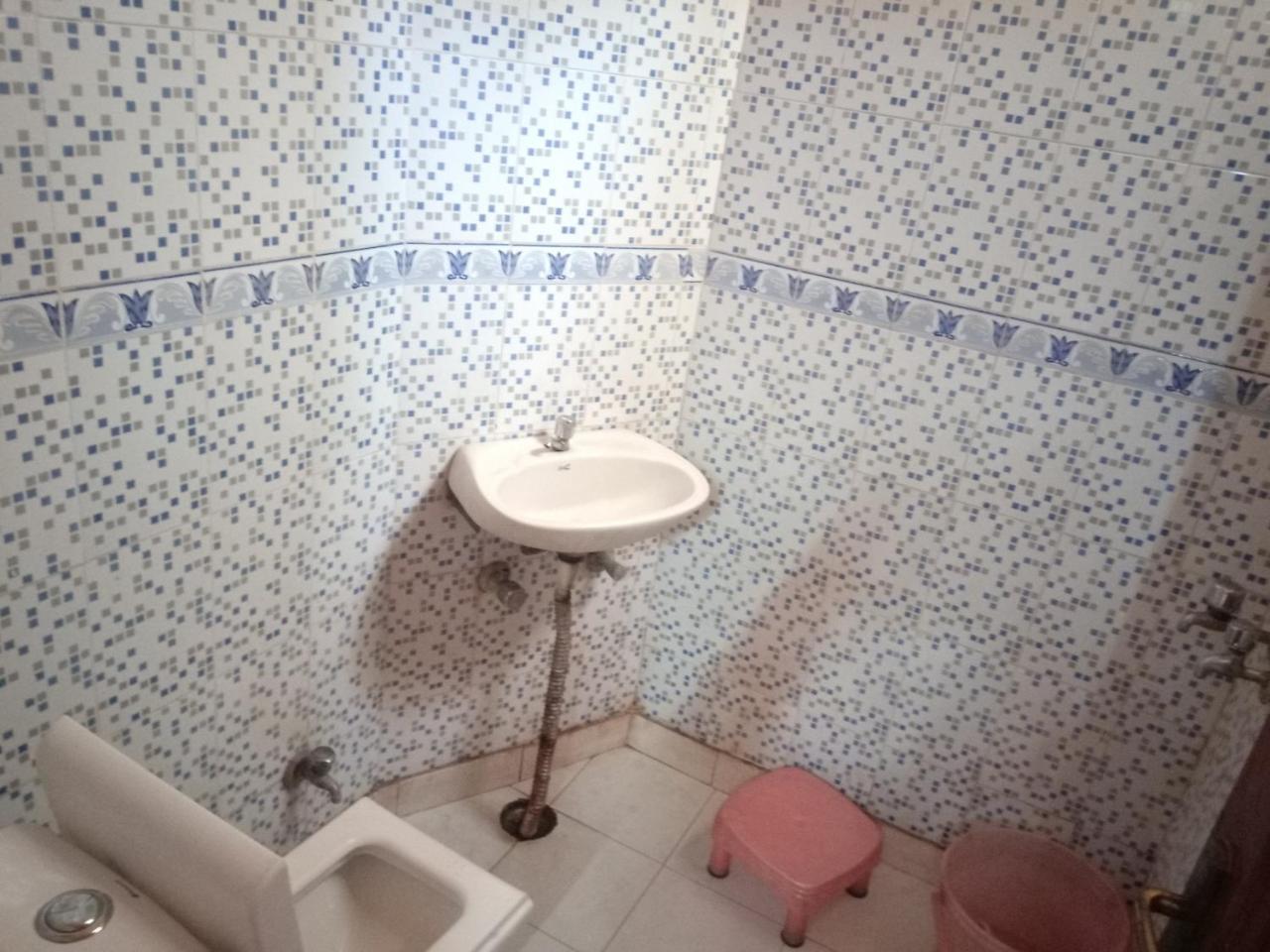 Yash Guest House 01 Minute Walk In Nizamuddin Railway Station New Delhi Eksteriør billede
