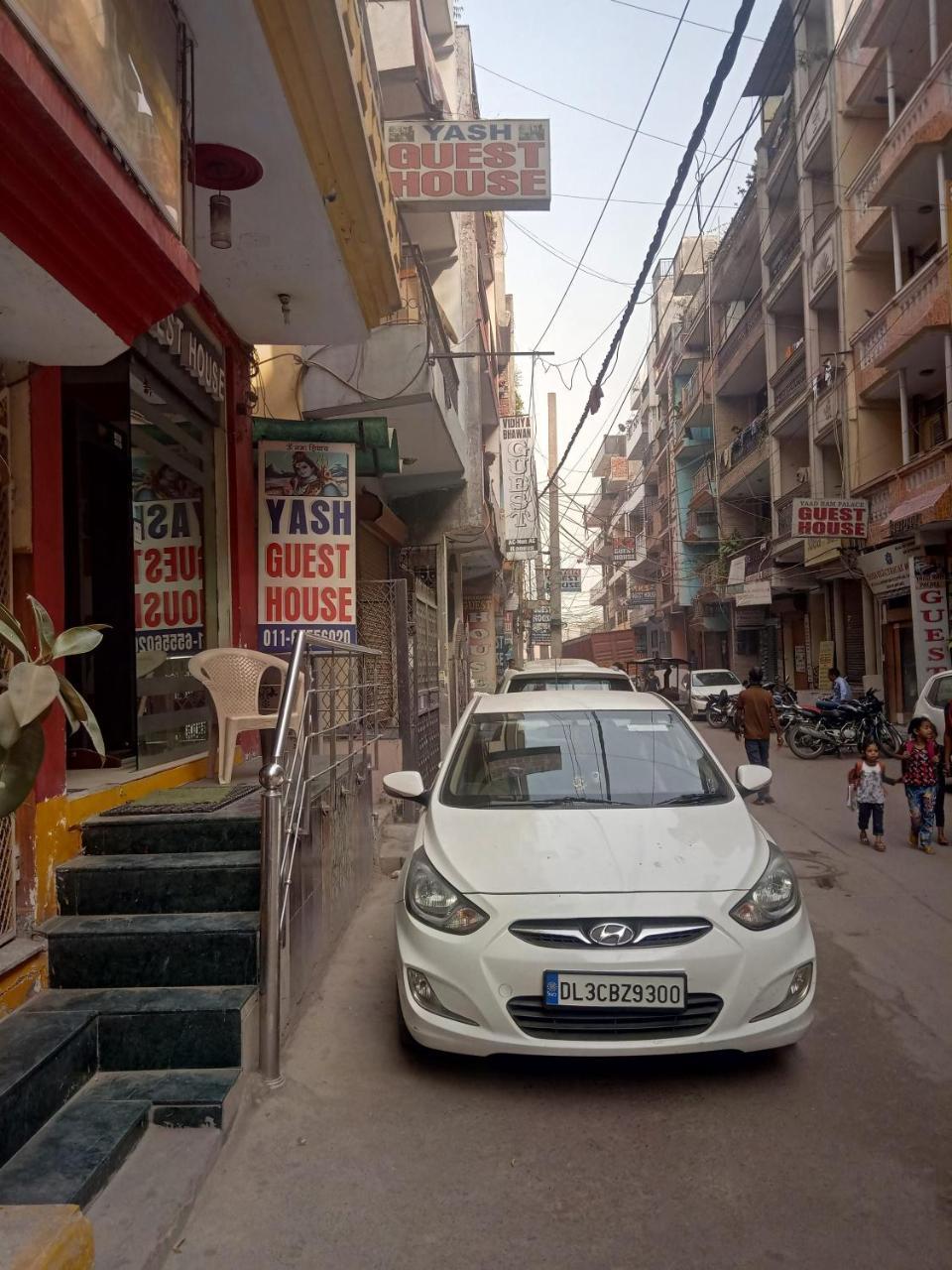 Yash Guest House 01 Minute Walk In Nizamuddin Railway Station New Delhi Eksteriør billede