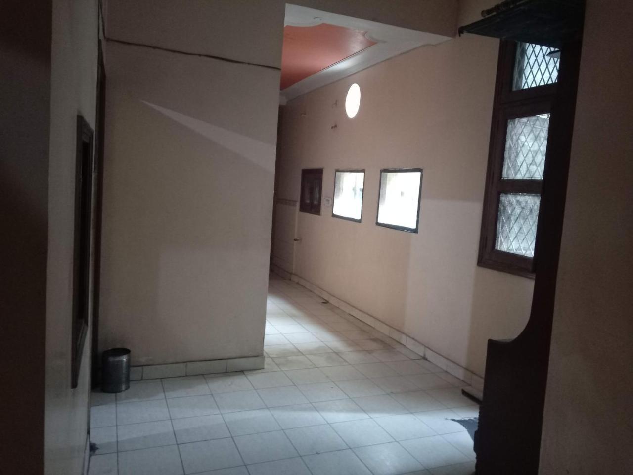 Yash Guest House 01 Minute Walk In Nizamuddin Railway Station New Delhi Eksteriør billede
