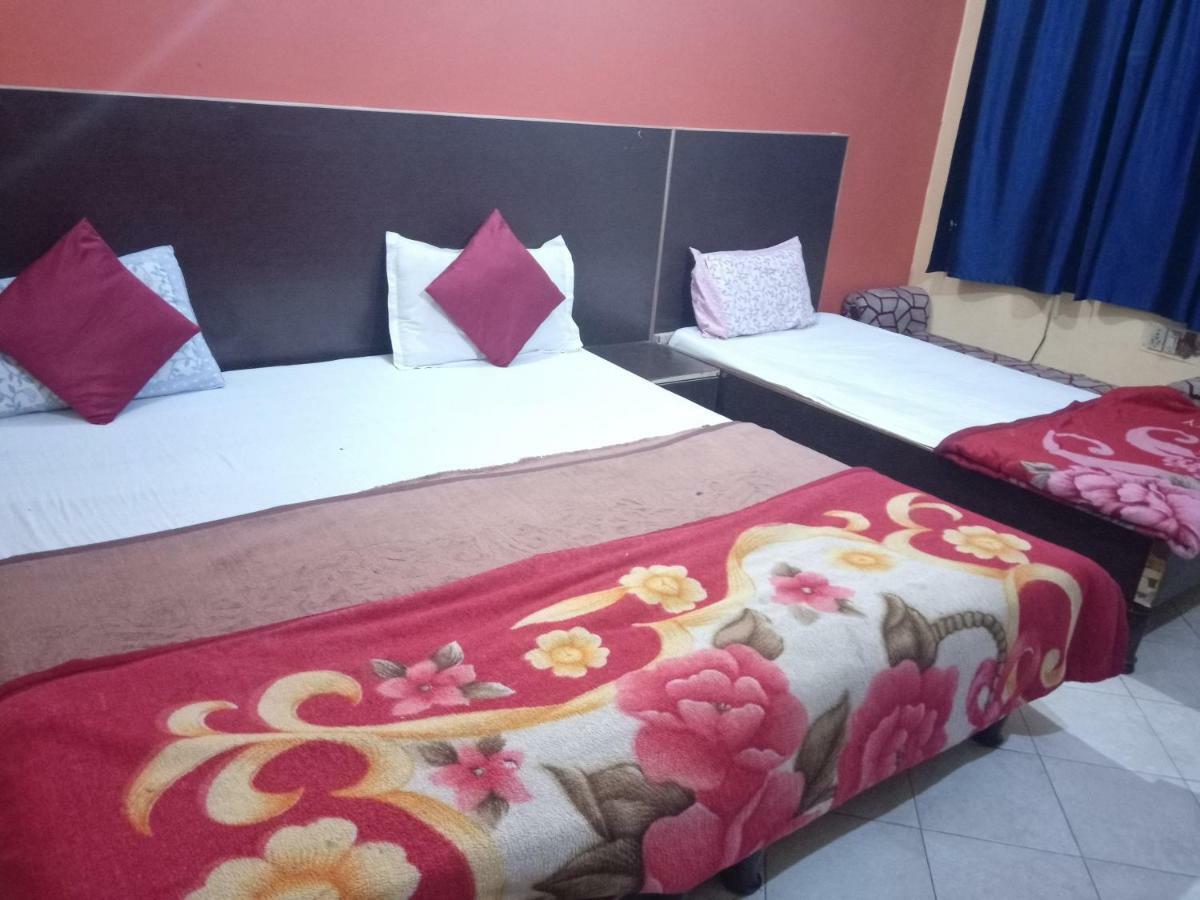 Yash Guest House 01 Minute Walk In Nizamuddin Railway Station New Delhi Eksteriør billede